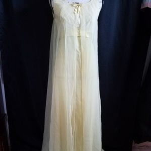 ILGWU Women's Nightgown pale yellow